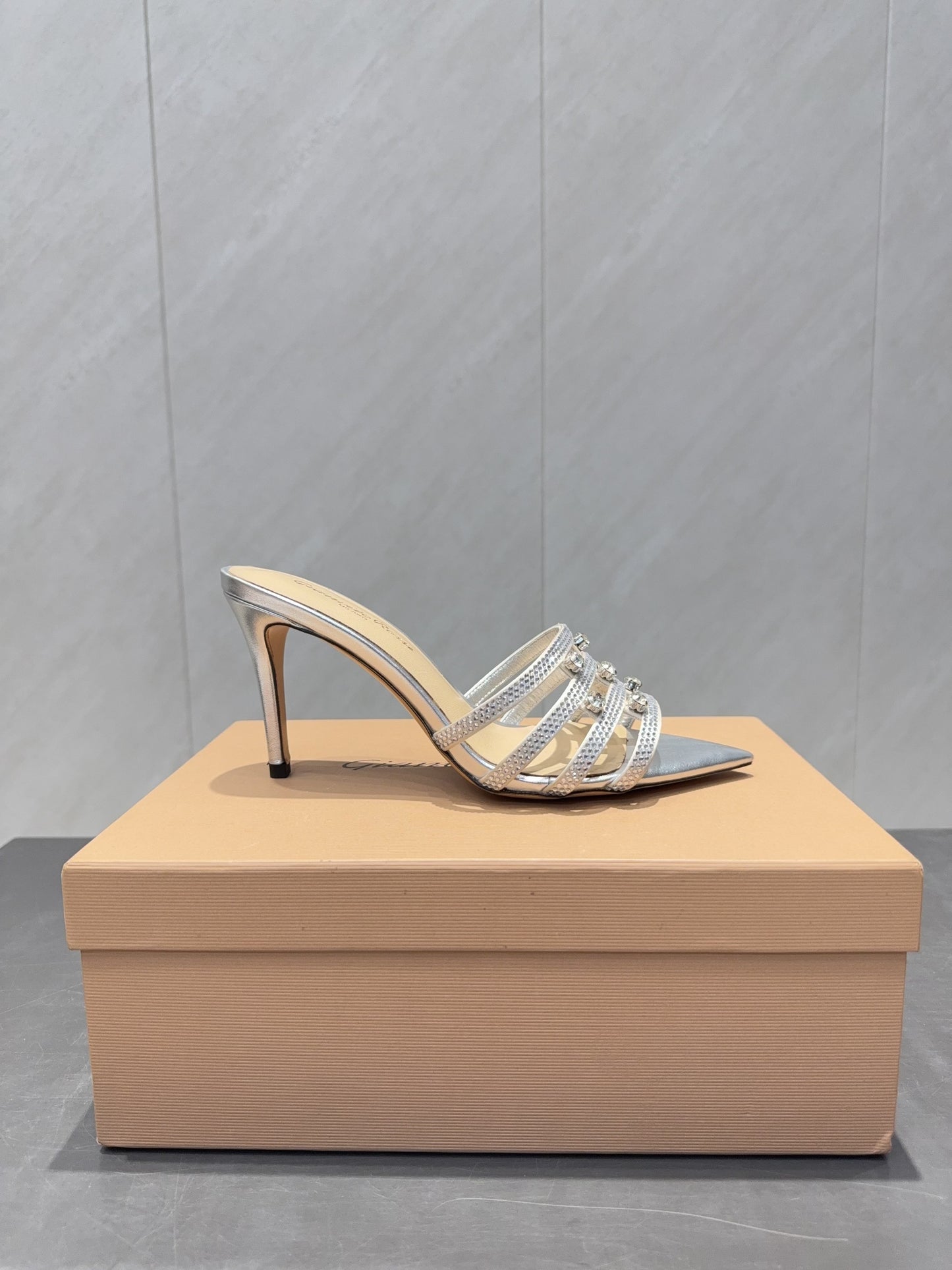 CL 26SS High Heeled Sandals 100 Metallic Silver Beige Sheepskin 613828