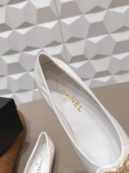 CC 26s Ballet Flats White Black Sheepskin 650291