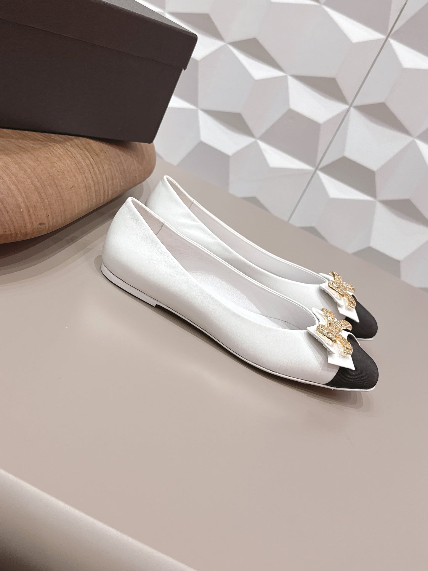 CC 26s Ballet Flats White Black Sheepskin 650291