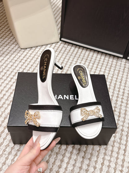 CC 26s Stiletto Sandals 55 White Black Leather 652572