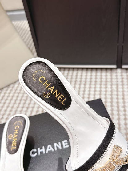 CC 26s Stiletto Sandals 55 White Black Leather 652572
