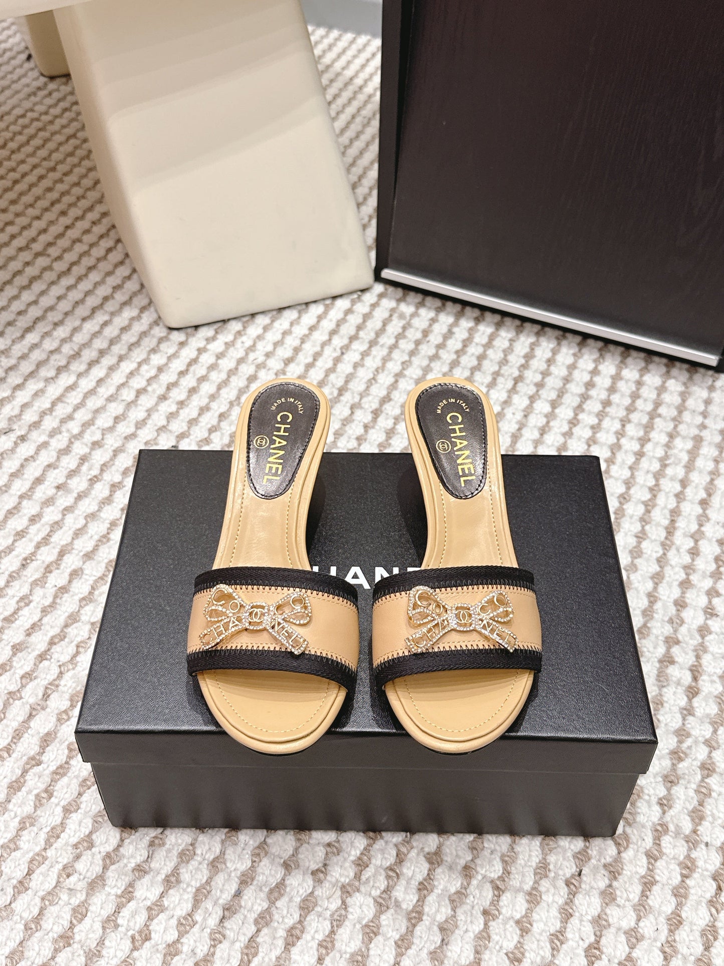 CC 26s Stiletto Sandals 55 Beige Black Leather 652574