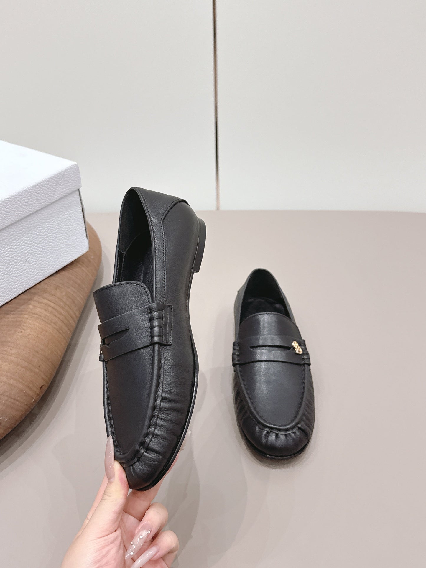 CD 26A Loafers Black Cowhide Leather 738310