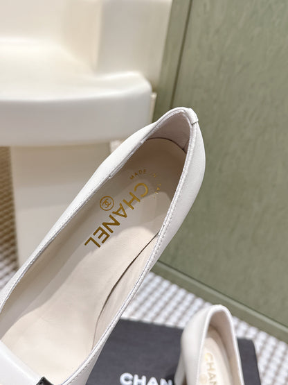 Chanel 2026 Pump White And Black Lambskin 653538