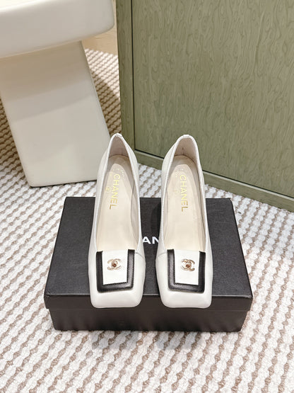 Chanel 2026 Pump White And Black Lambskin 653538