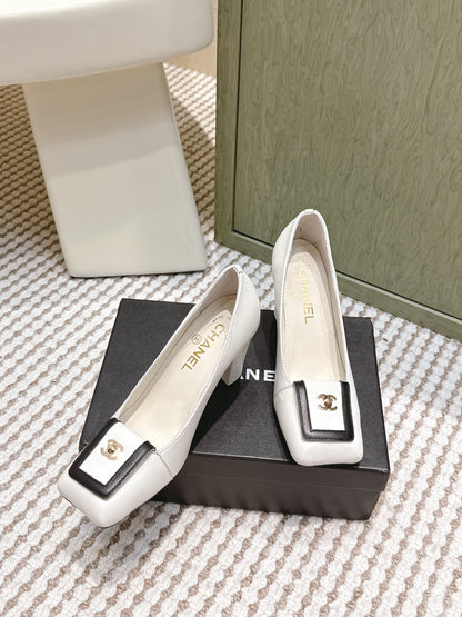 Chanel 2026 Pump White And Black Lambskin 653538