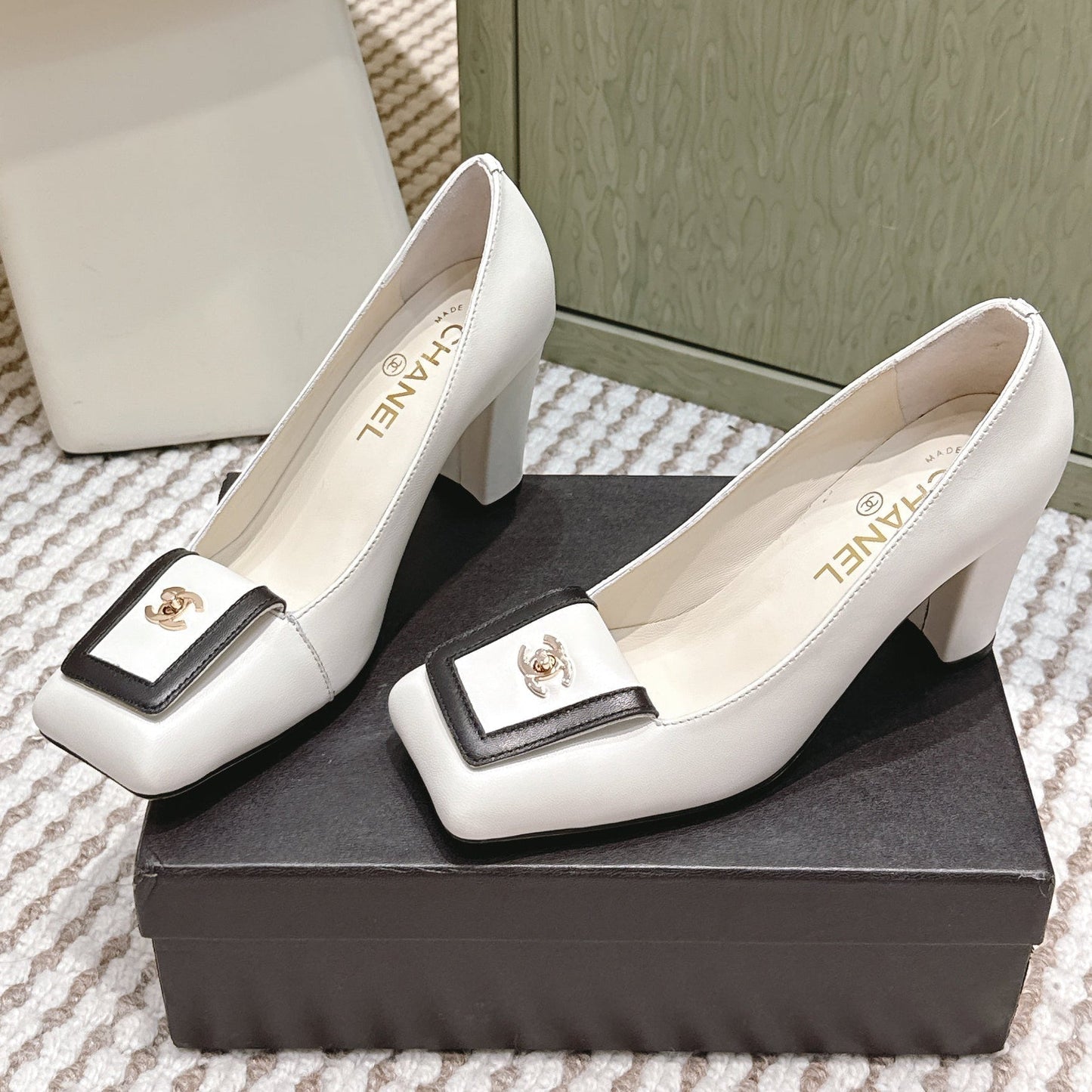 Chanel 2026 Pump White And Black Lambskin 653538
