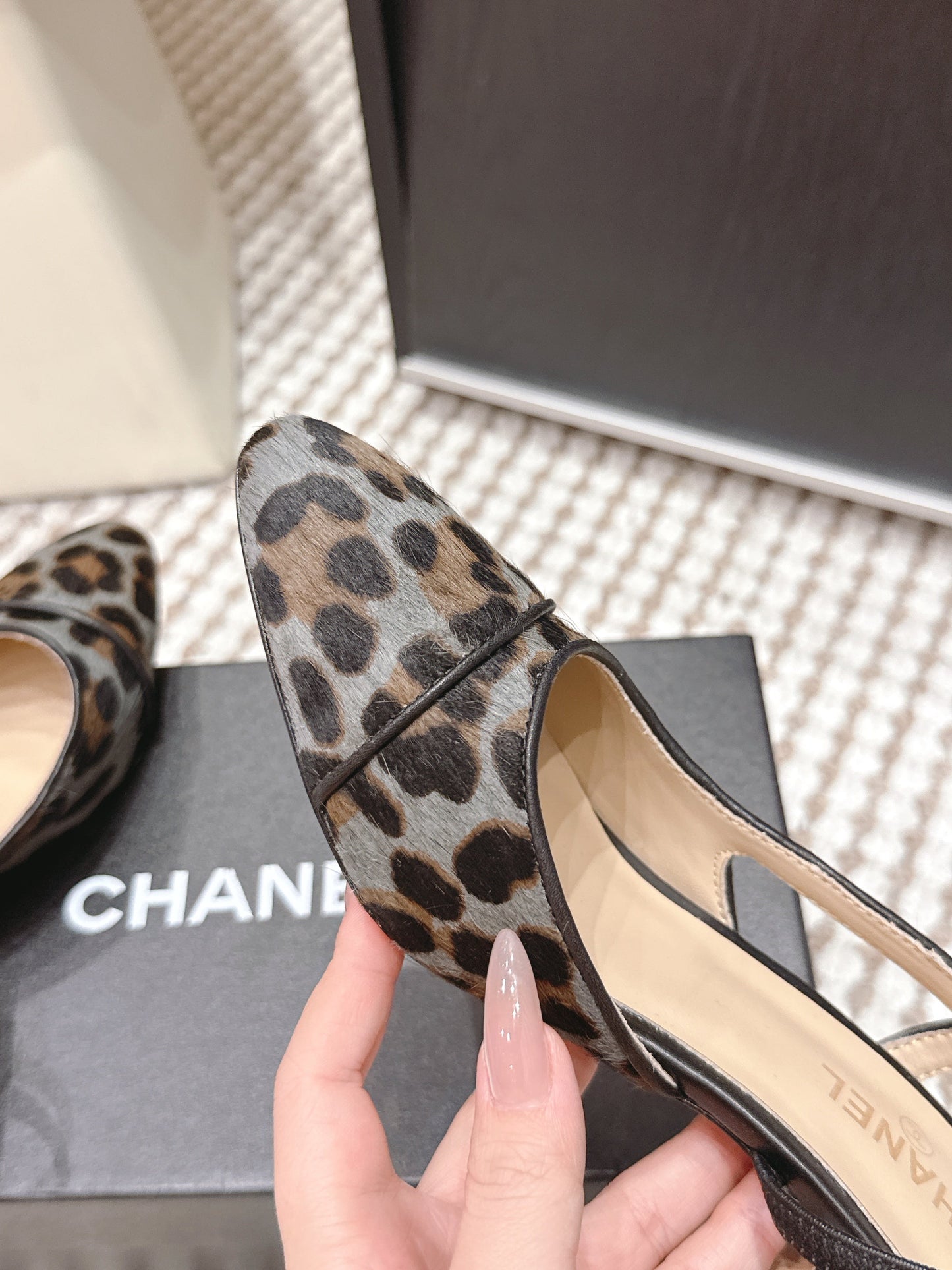 CC 26s Slingback 65 Black Blue Leopard Leather 652653