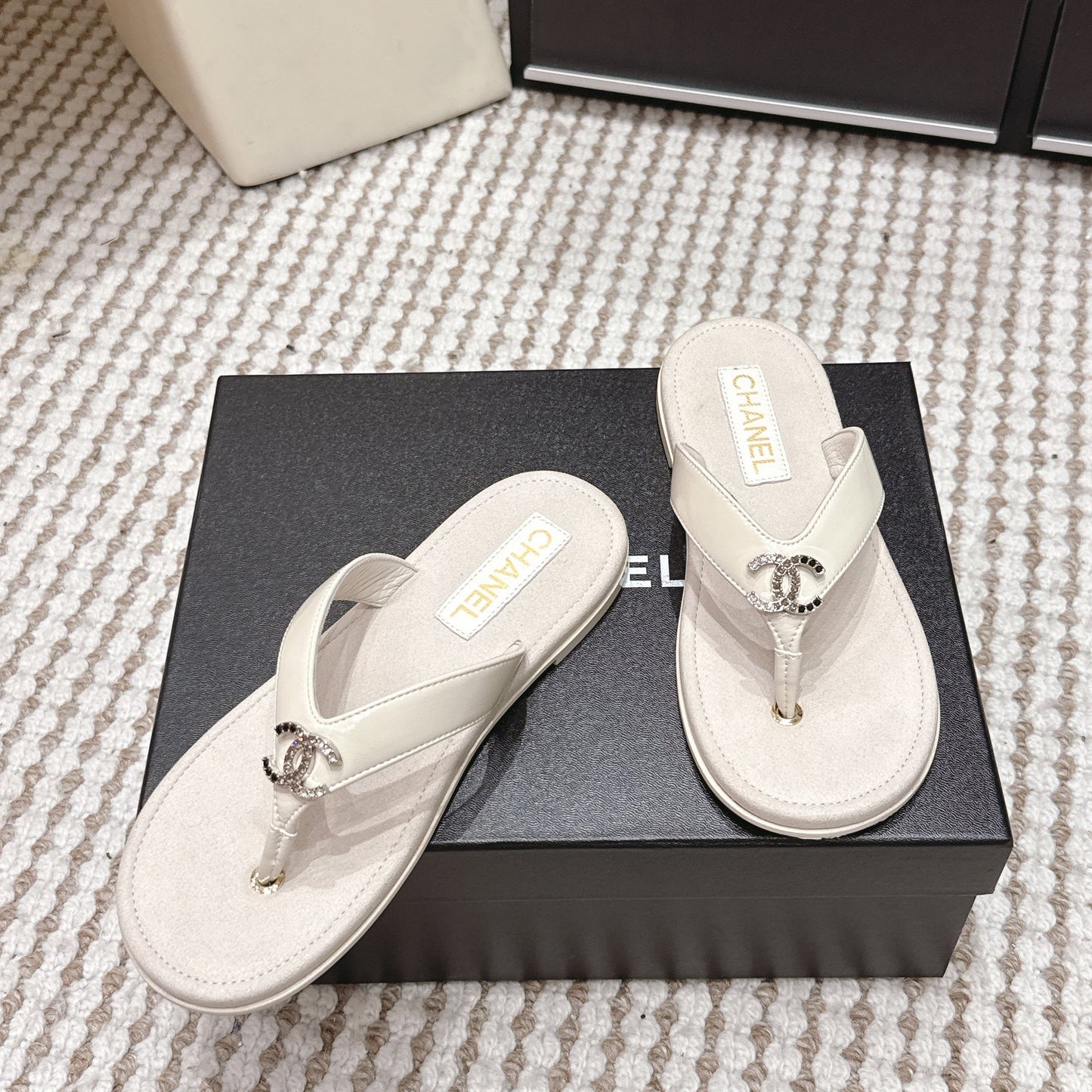 CC 26s Thong Sandals Light Beige Suede Sheepskin 632353