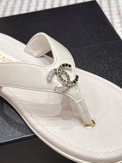CC 26s Thong Sandals Light Beige Suede Sheepskin 632353