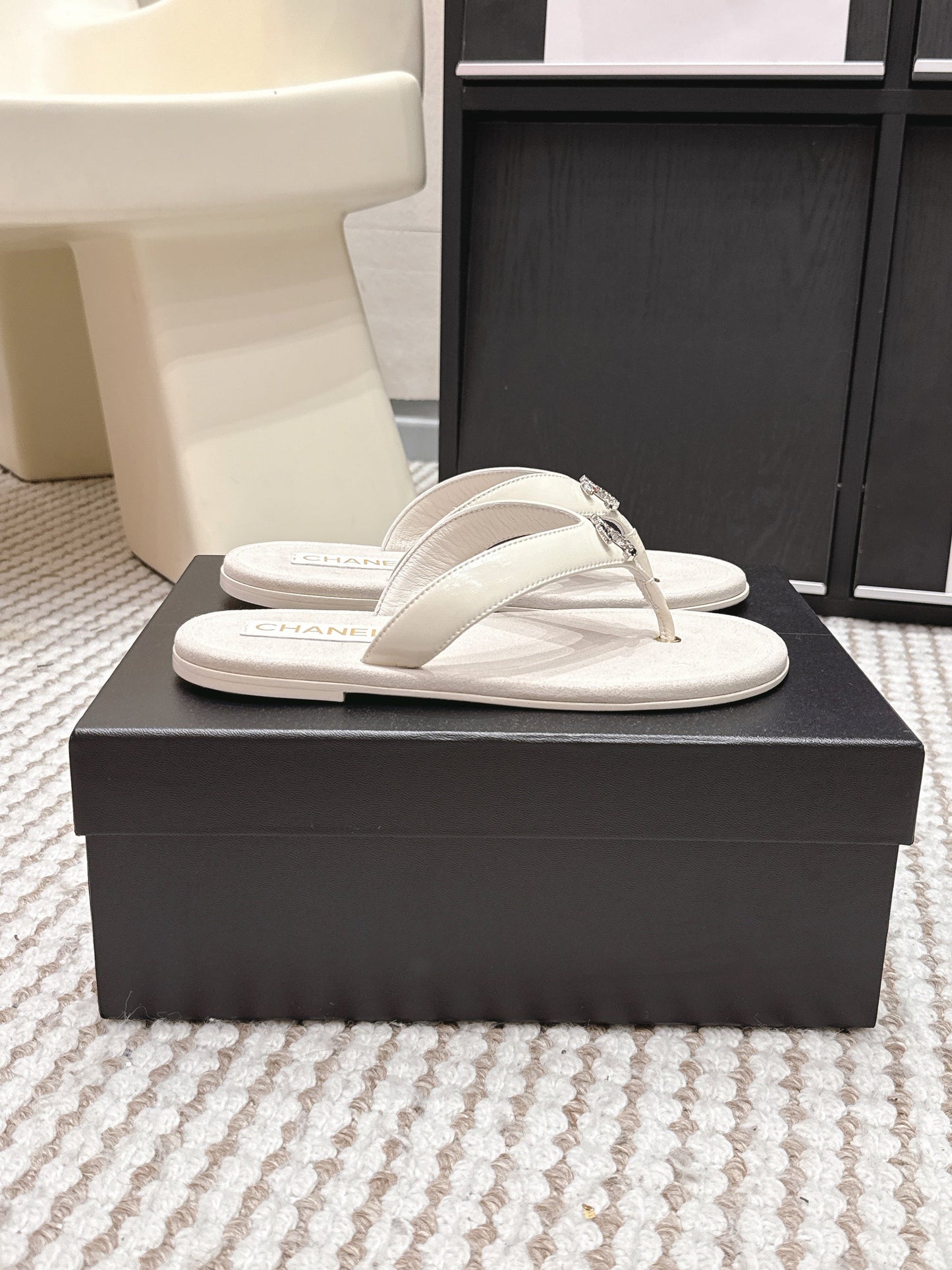 CC 26s Thong Sandals Light Beige Suede Sheepskin 632353