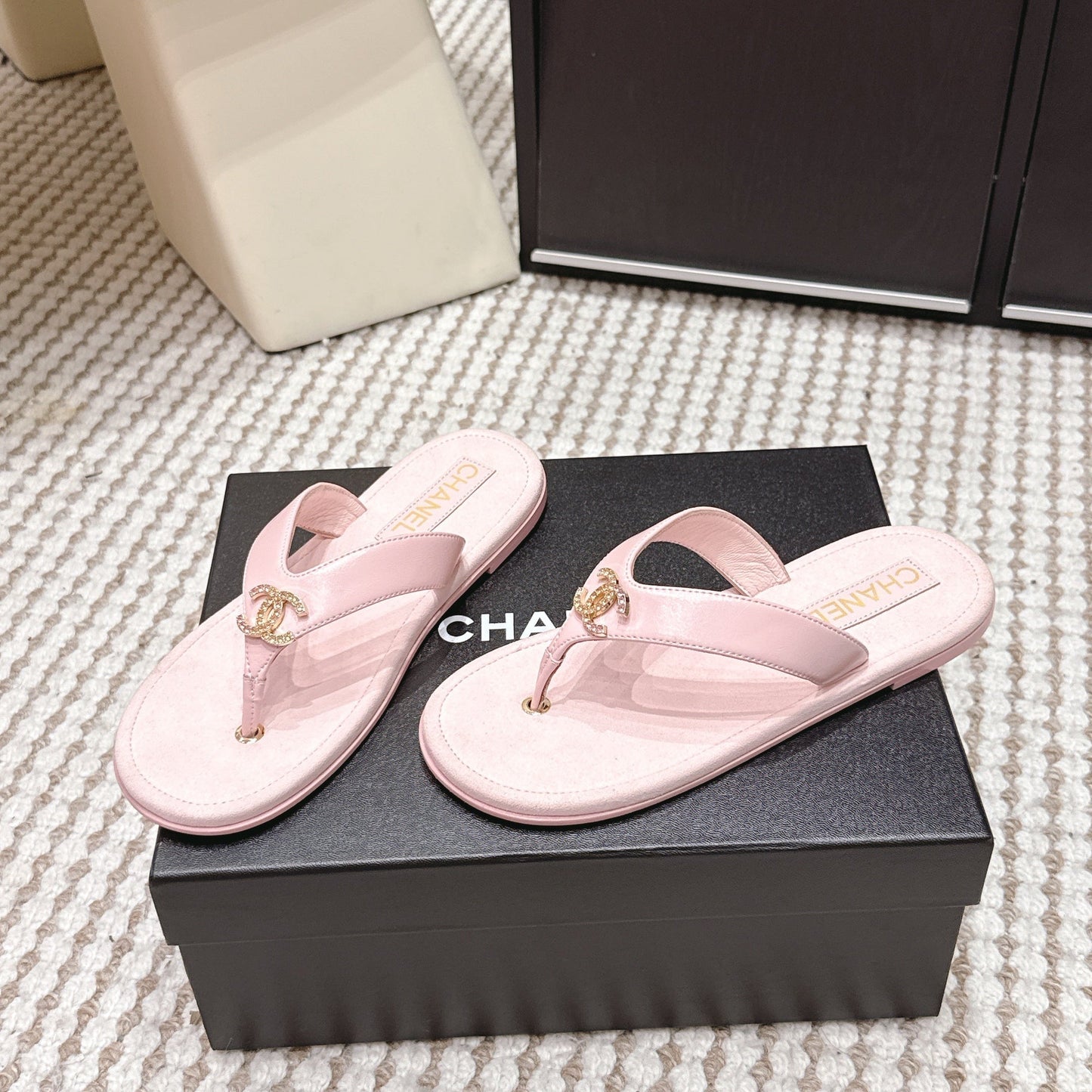 CC 26s Thong Sandals Light Pink Suede Sheepskin 632355