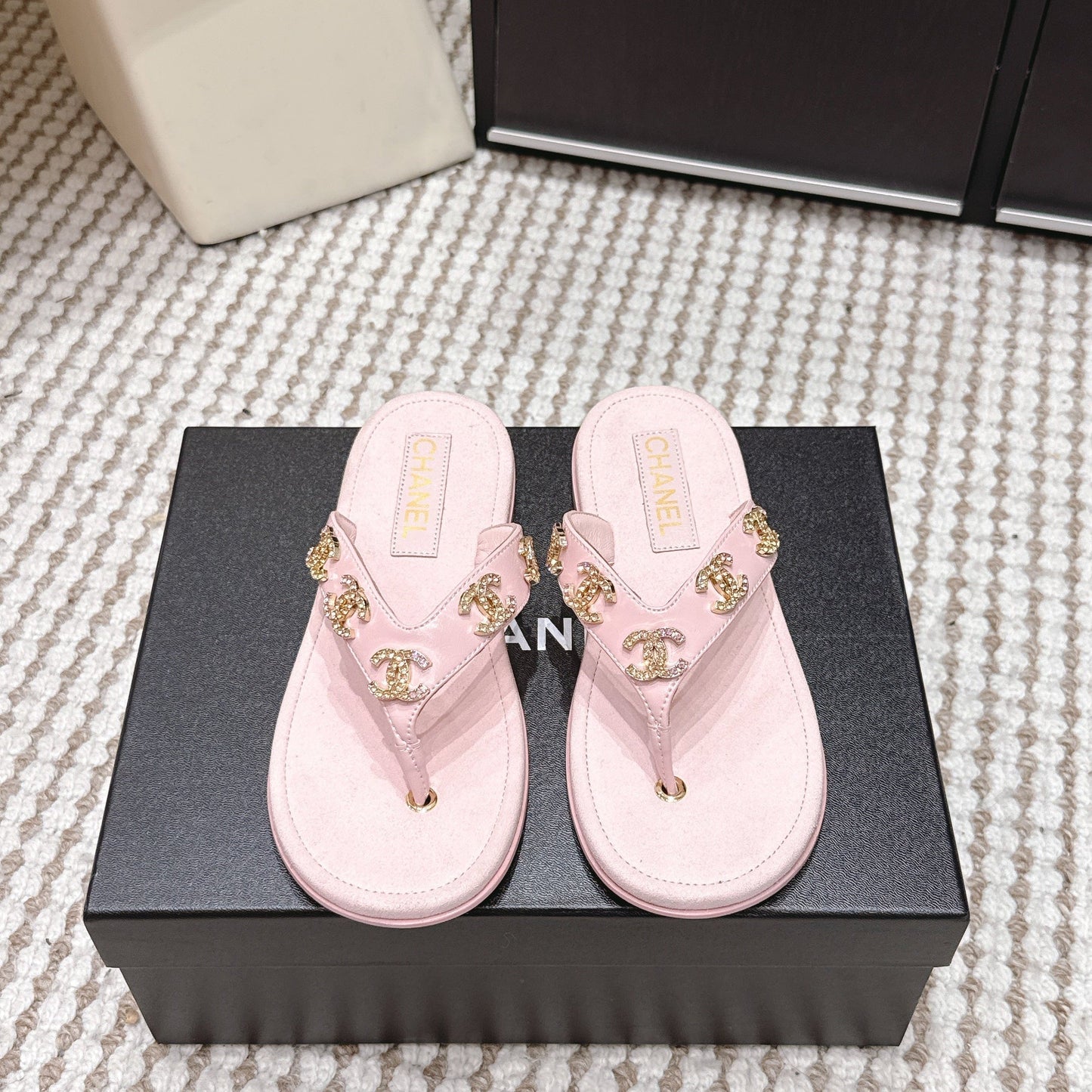 CC 26s Thong Sandals Pastel Pink Sheepskin Multicolor Charm 632361