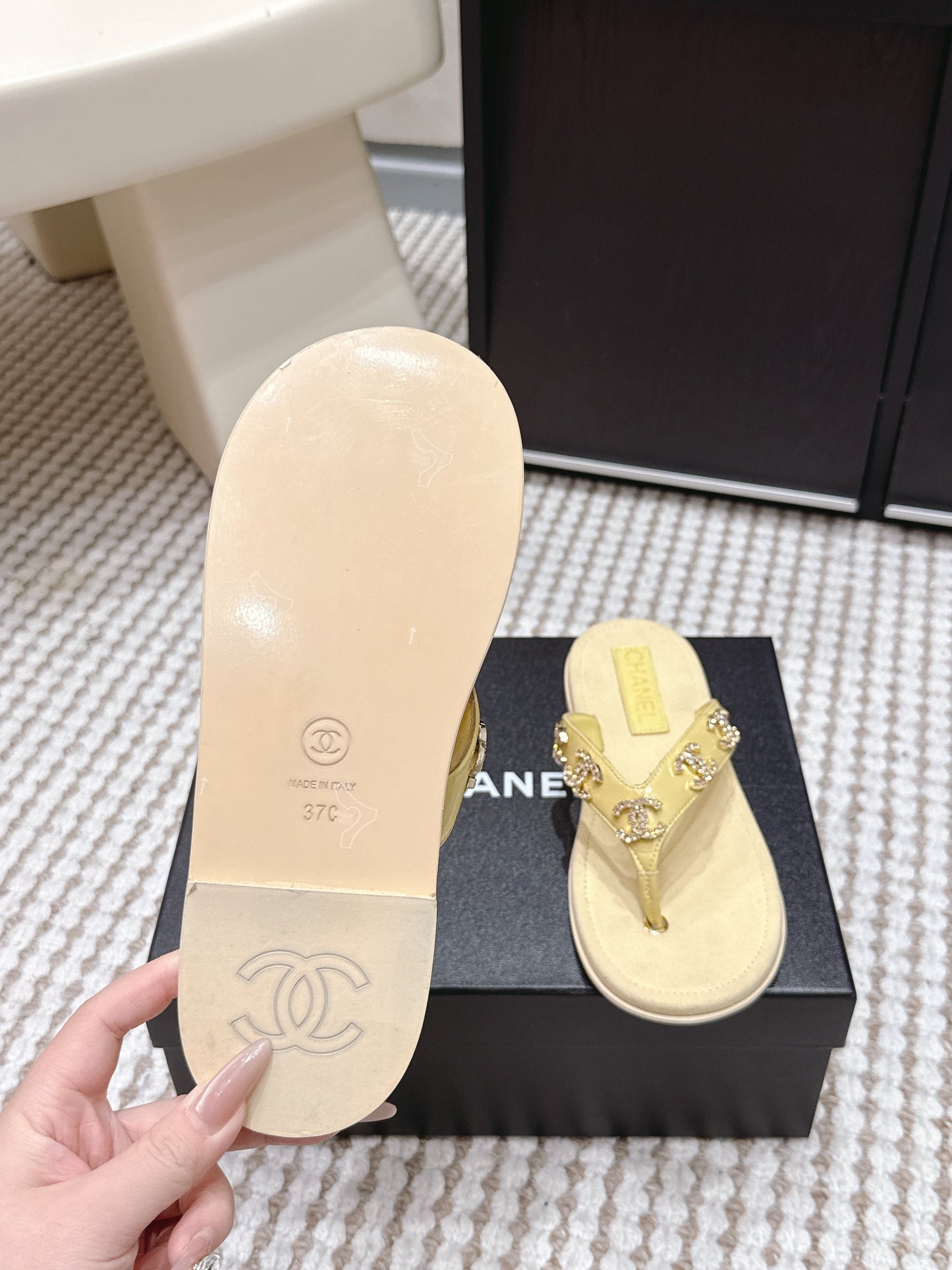 CC 26s Thong Sandals Yellow Suede Sheepskin Gold Charm 632360
