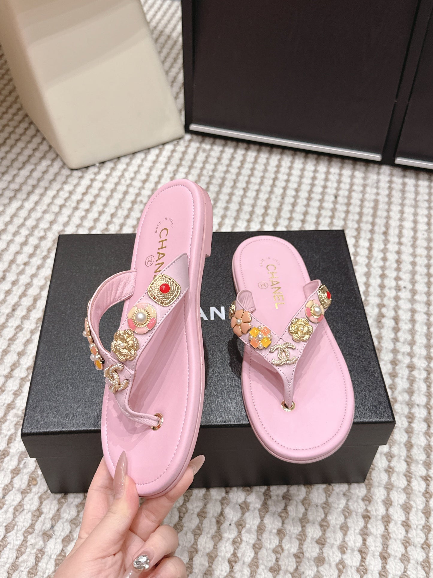 CC 26s Thong Sandals Pink Sheepskin Multicolor Charm 632362