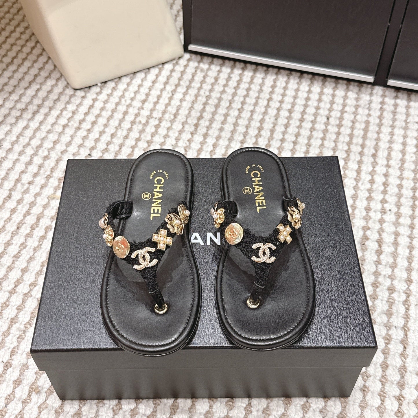 CC 26s Thong Sandals Sheepskin Gold Charm 632369