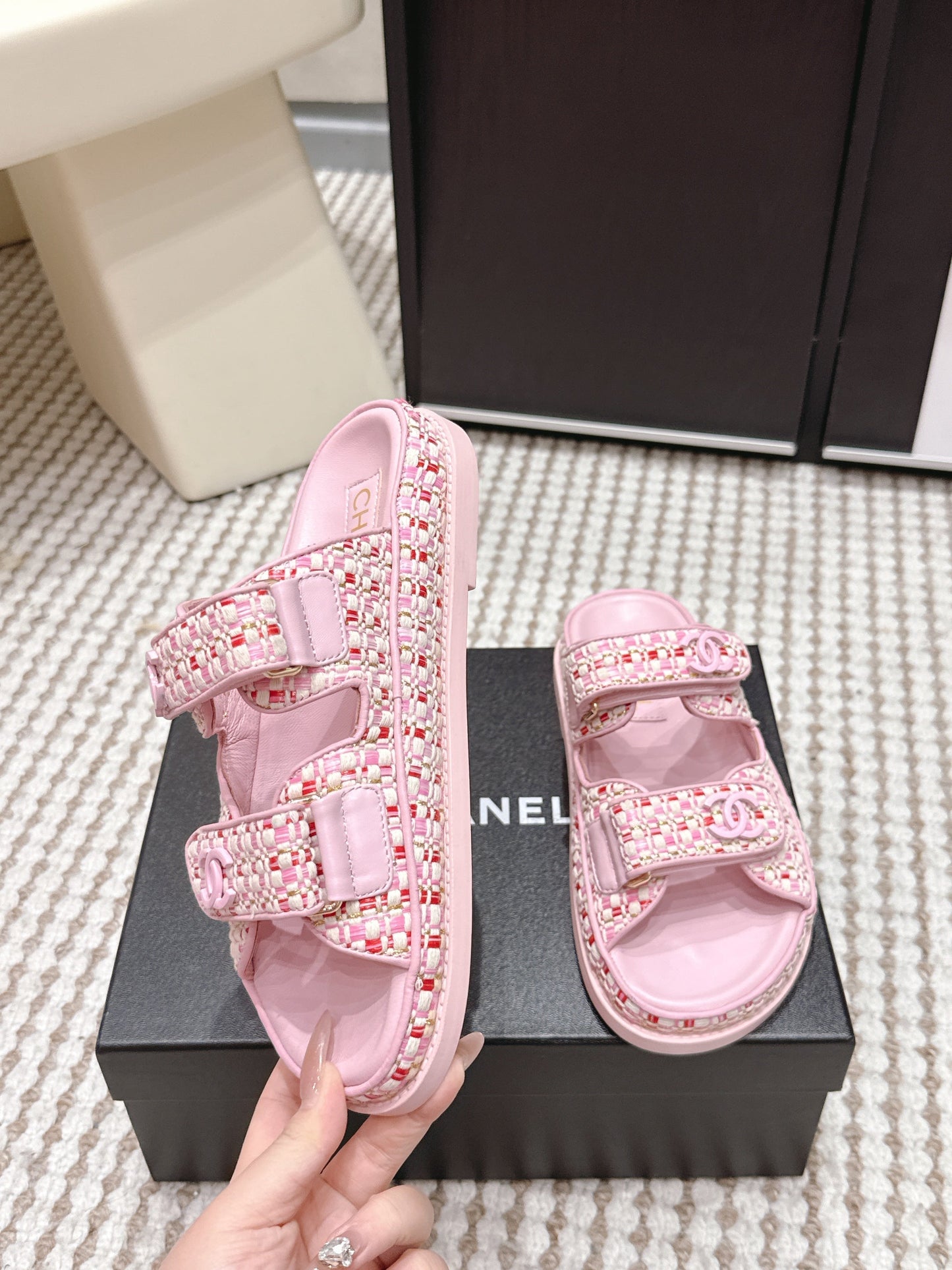 CC 26s Sandals Light Pink Leather Raffia 632393