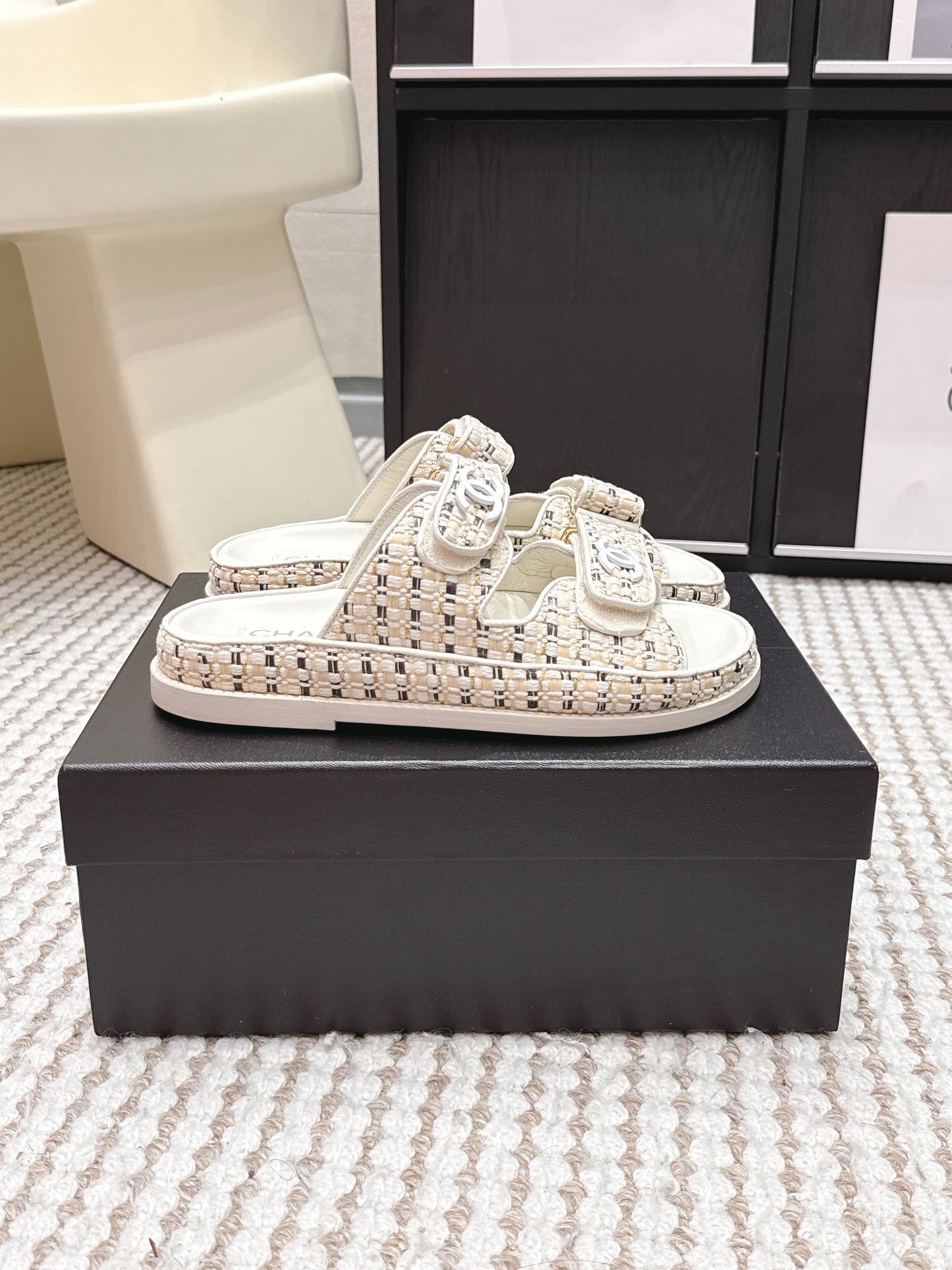 CC 26s Sandals Beige Leather Raffia 632397