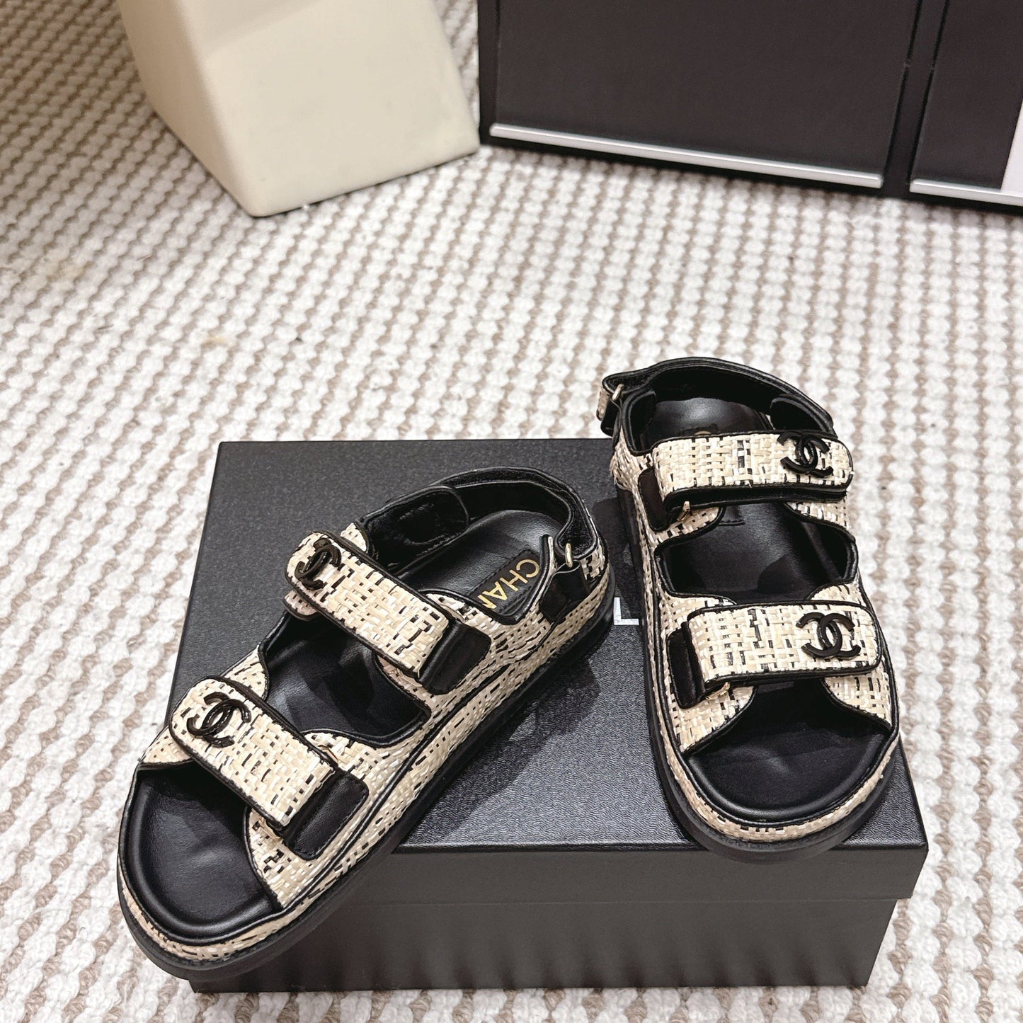 CC 26s Sandals Leather Raffia