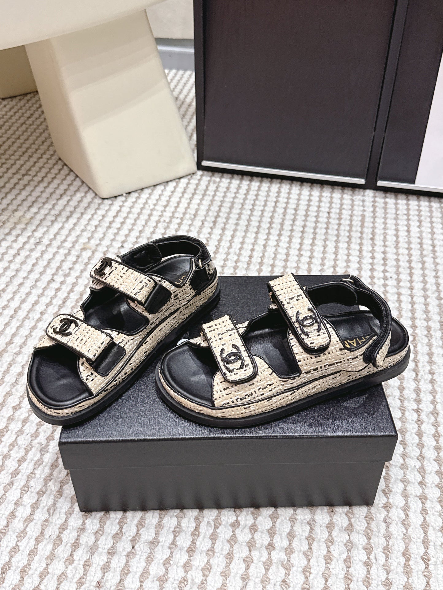 CC 26s Sandals Black Beige Leather Raffia 632400