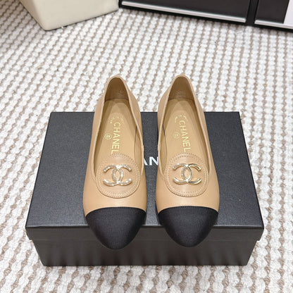 CC 26s Slip-on Flat Beige Black Calfskin 632343