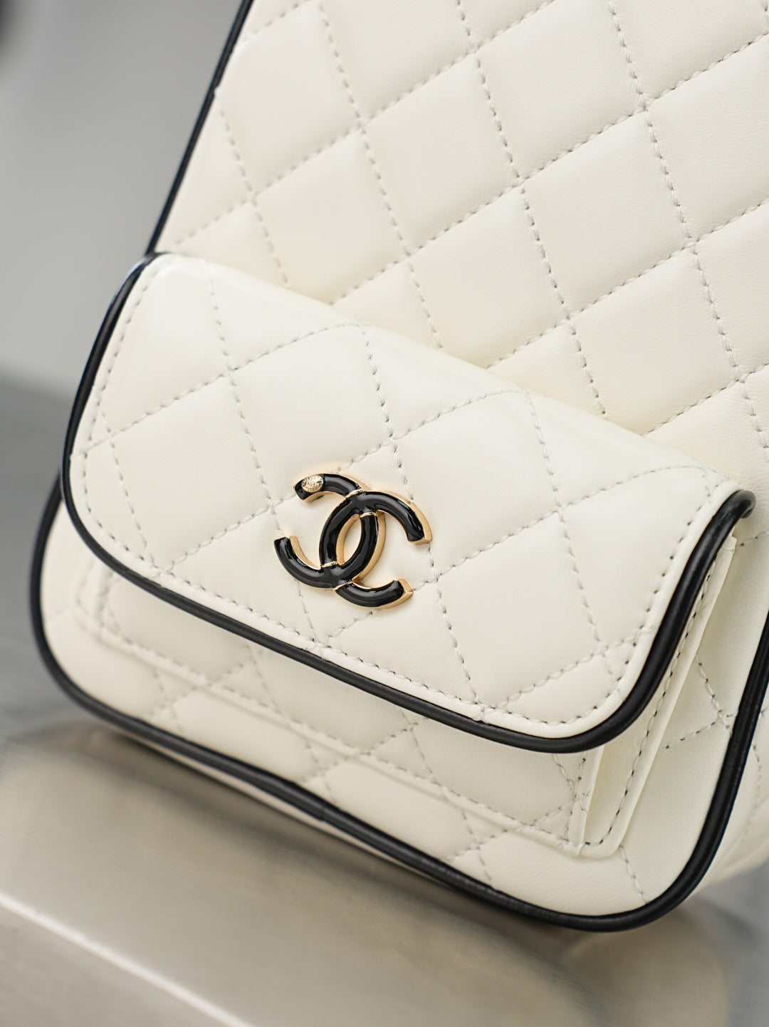 CC 𝑨𝑷𝟑𝟕𝟓𝟑 Mini Backpack White Lambskin