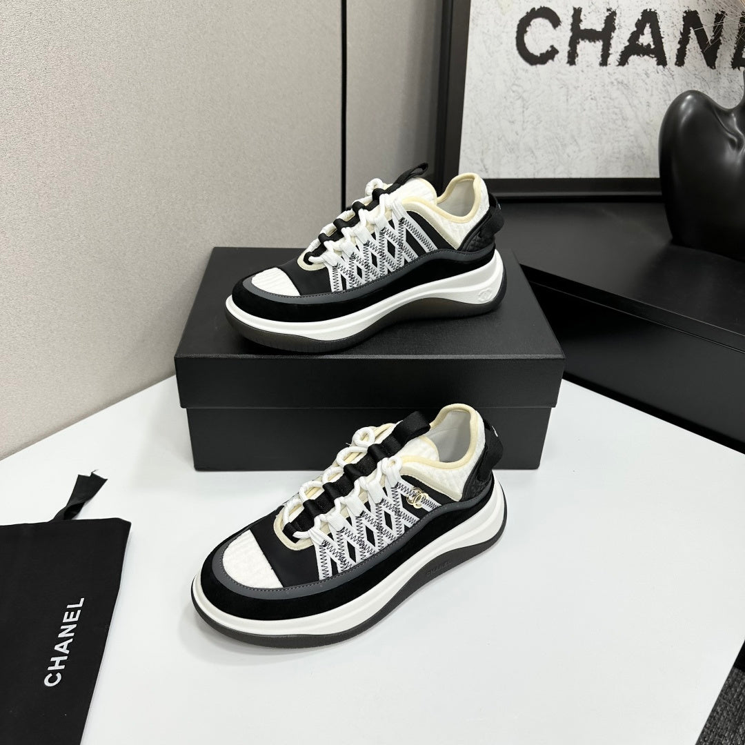 CC 26s Casual Sneakers White Black Fabric Cowhide 626376