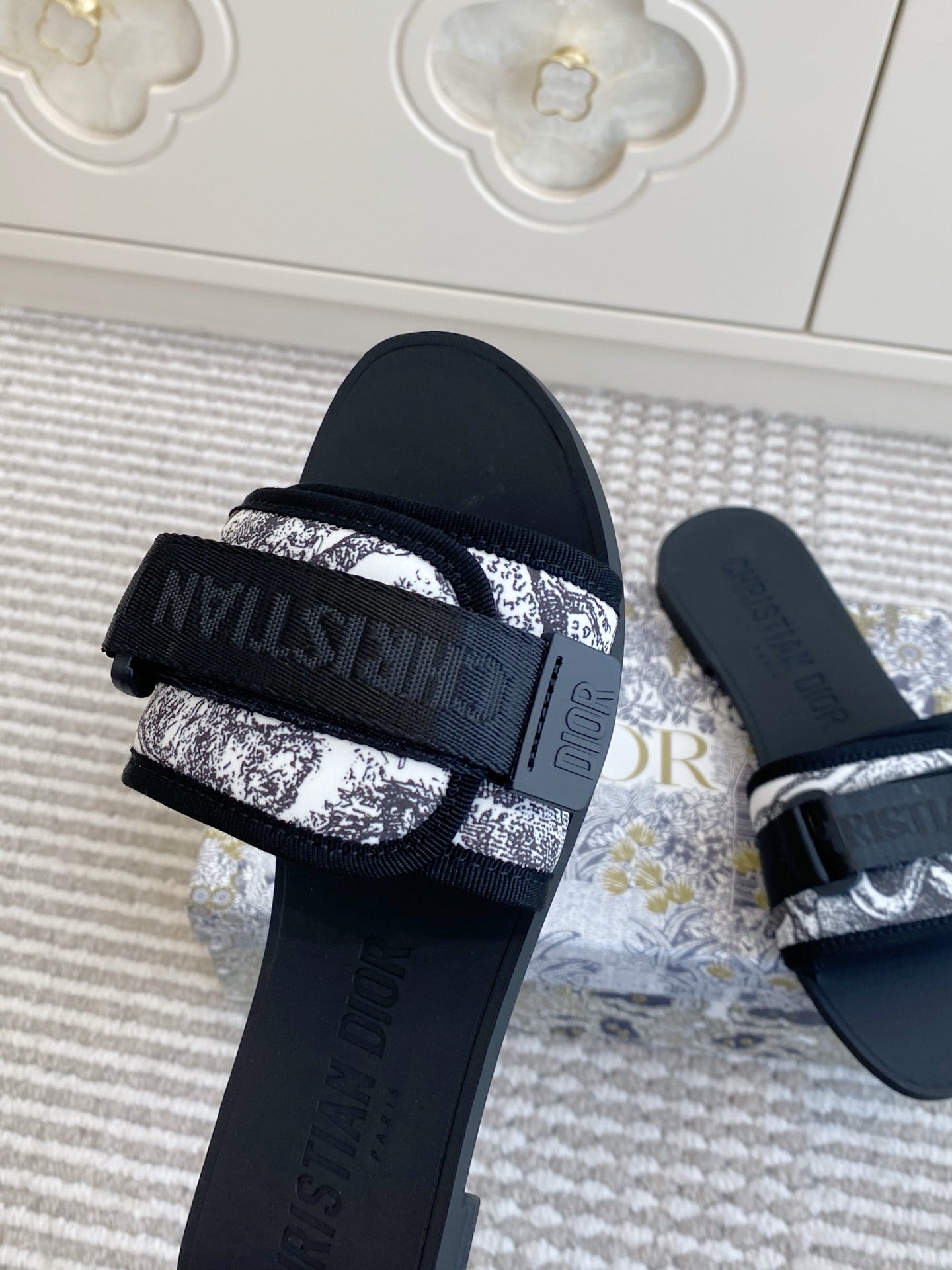 CD 26s Flat Slippers Black White Canvas Rubber 648130