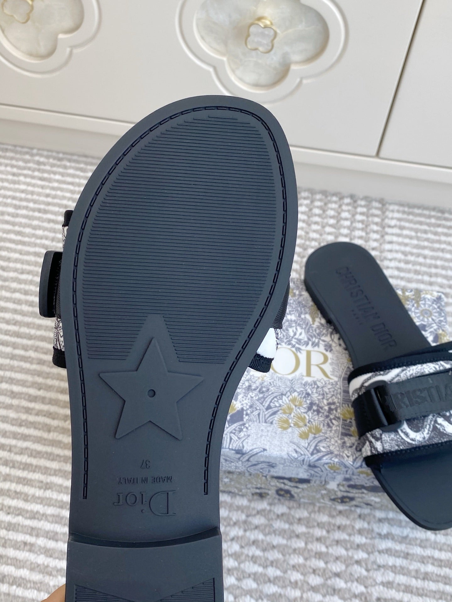 CD 26s Flat Slippers Black White Canvas Rubber 648130