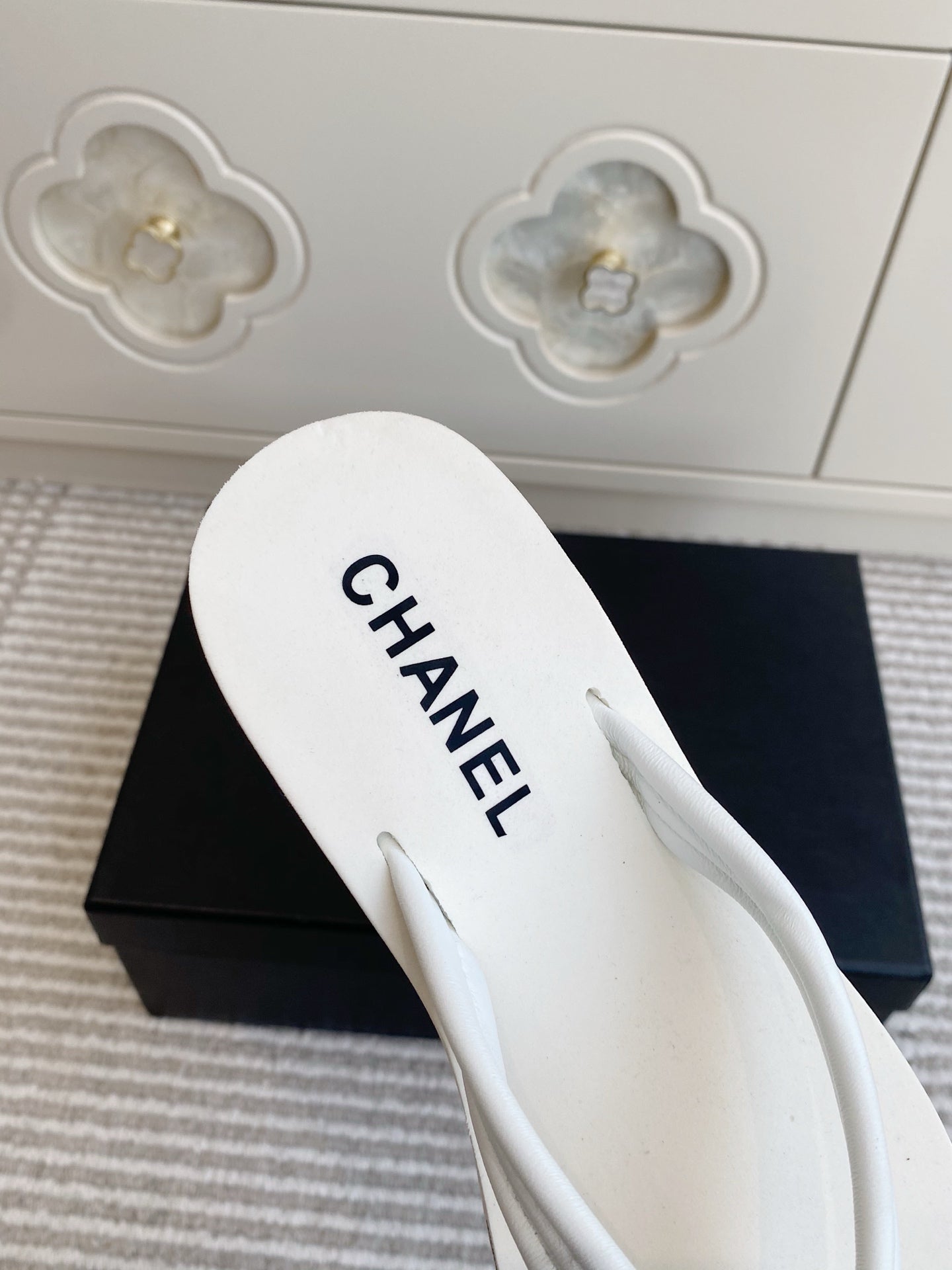 CC 26s Thong Sandals 65 White Rubber Leather 647675