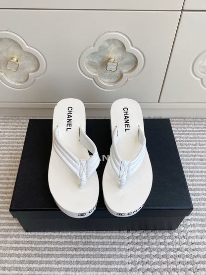 CC 26s Thong Sandals 65 White Rubber Leather 647675