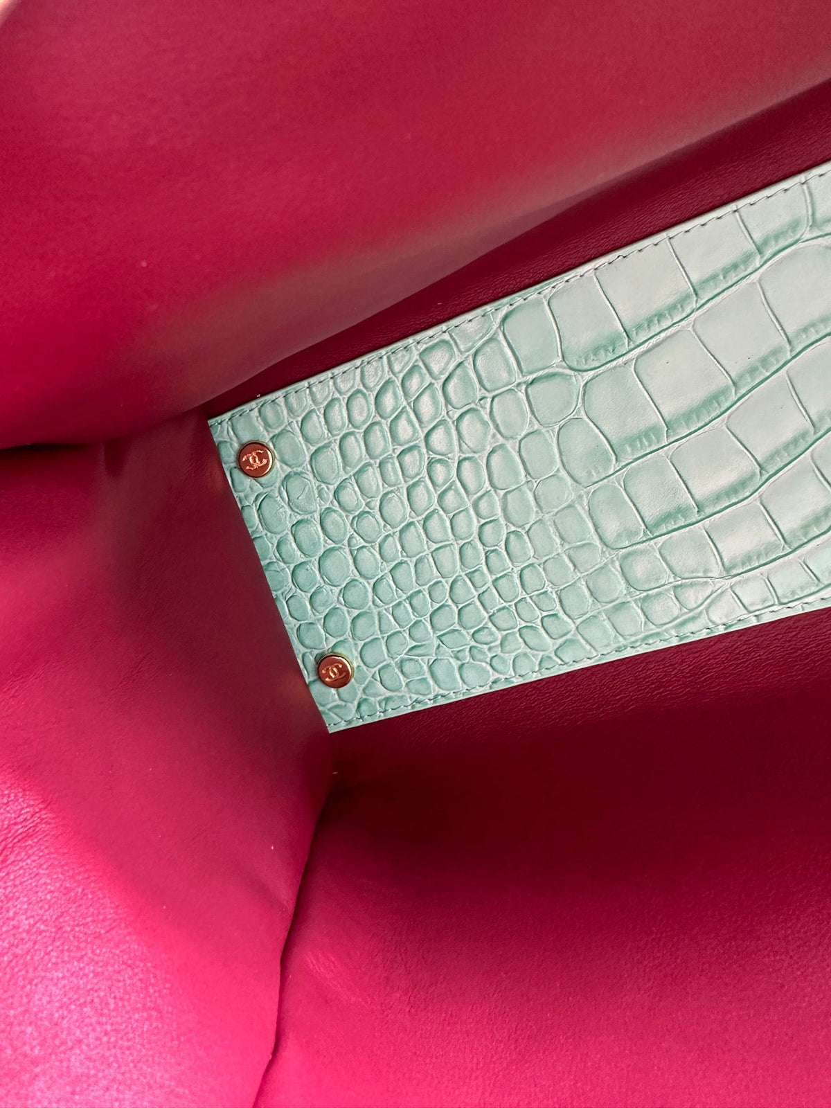 CC 2026 Small Shopping Bag 39cm Mint Green Crocodile Embossed Calfskin GHW