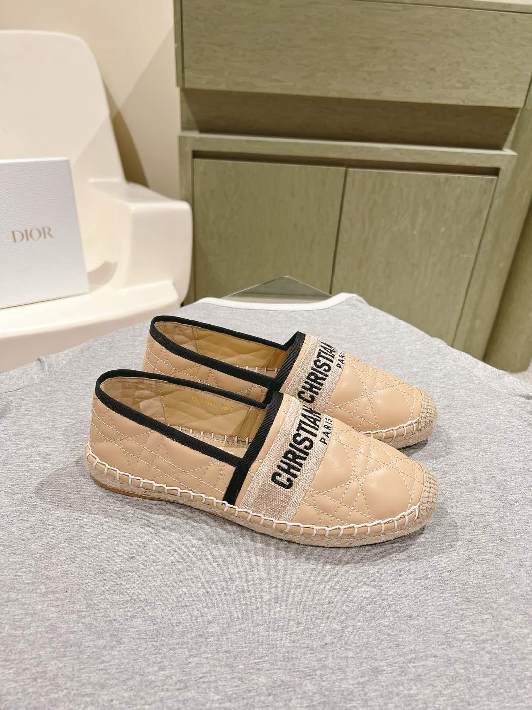 CD 26s Loafers Embroidery Beige Black Cowhide 653265