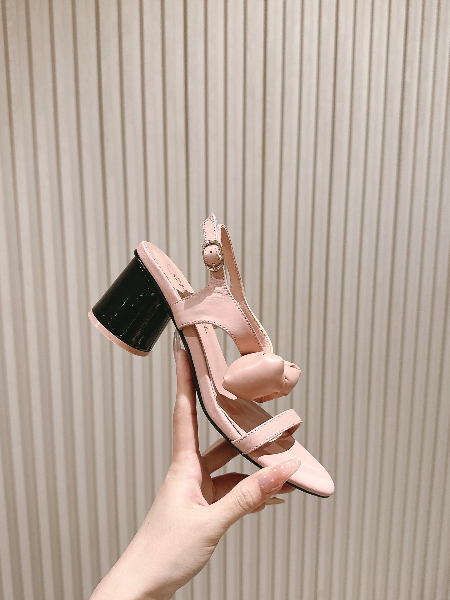 CC 26s Bow Sandals 55 Pink Cowhide 658466