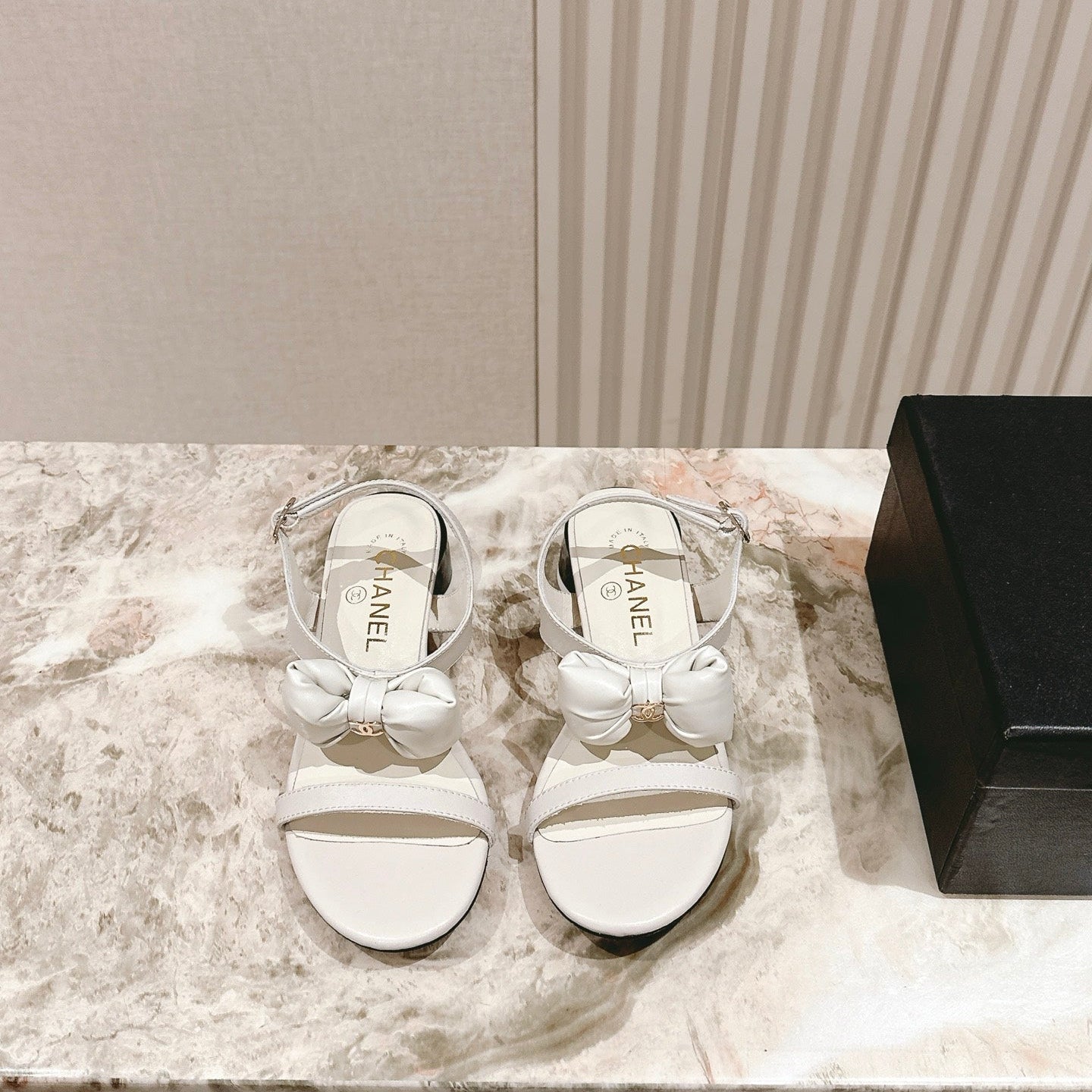 CC 26s Bow Sandals White Cowhide 658468