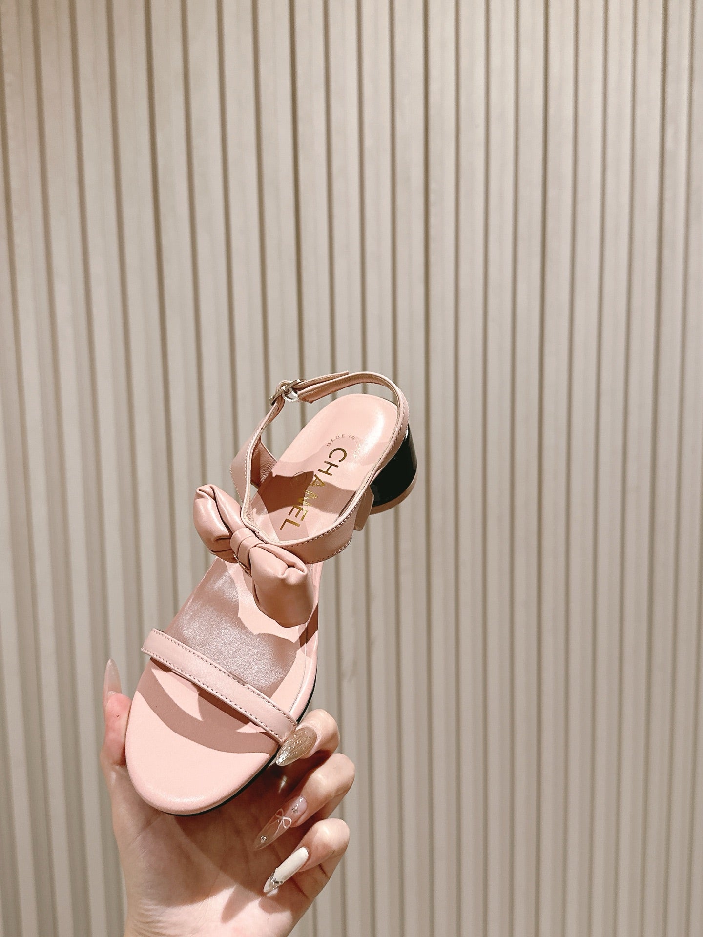 CC 26s Bow Sandals Pink Cowhide 658470