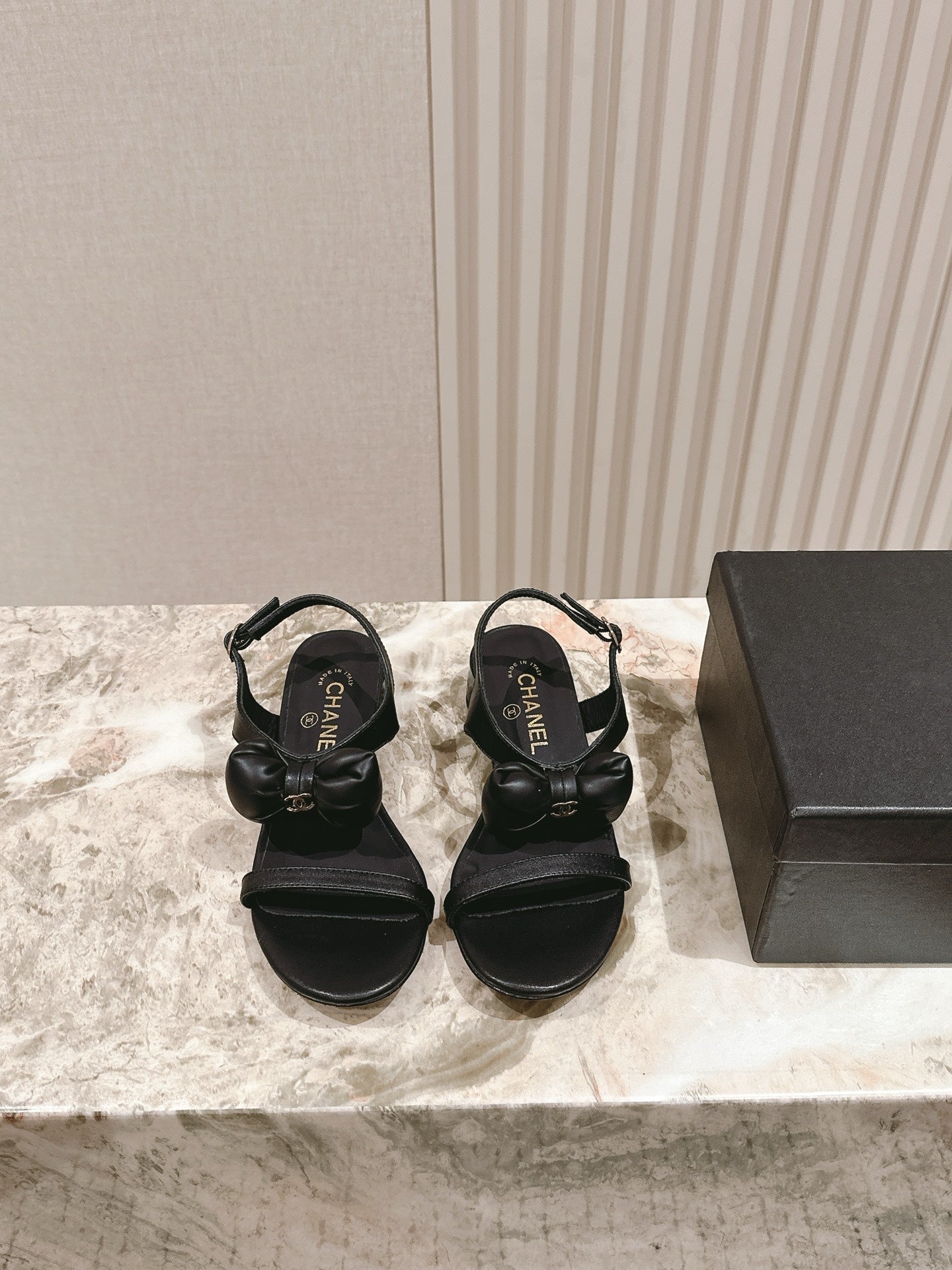 CC 26s Bow Sandals Black Cowhide 658471
