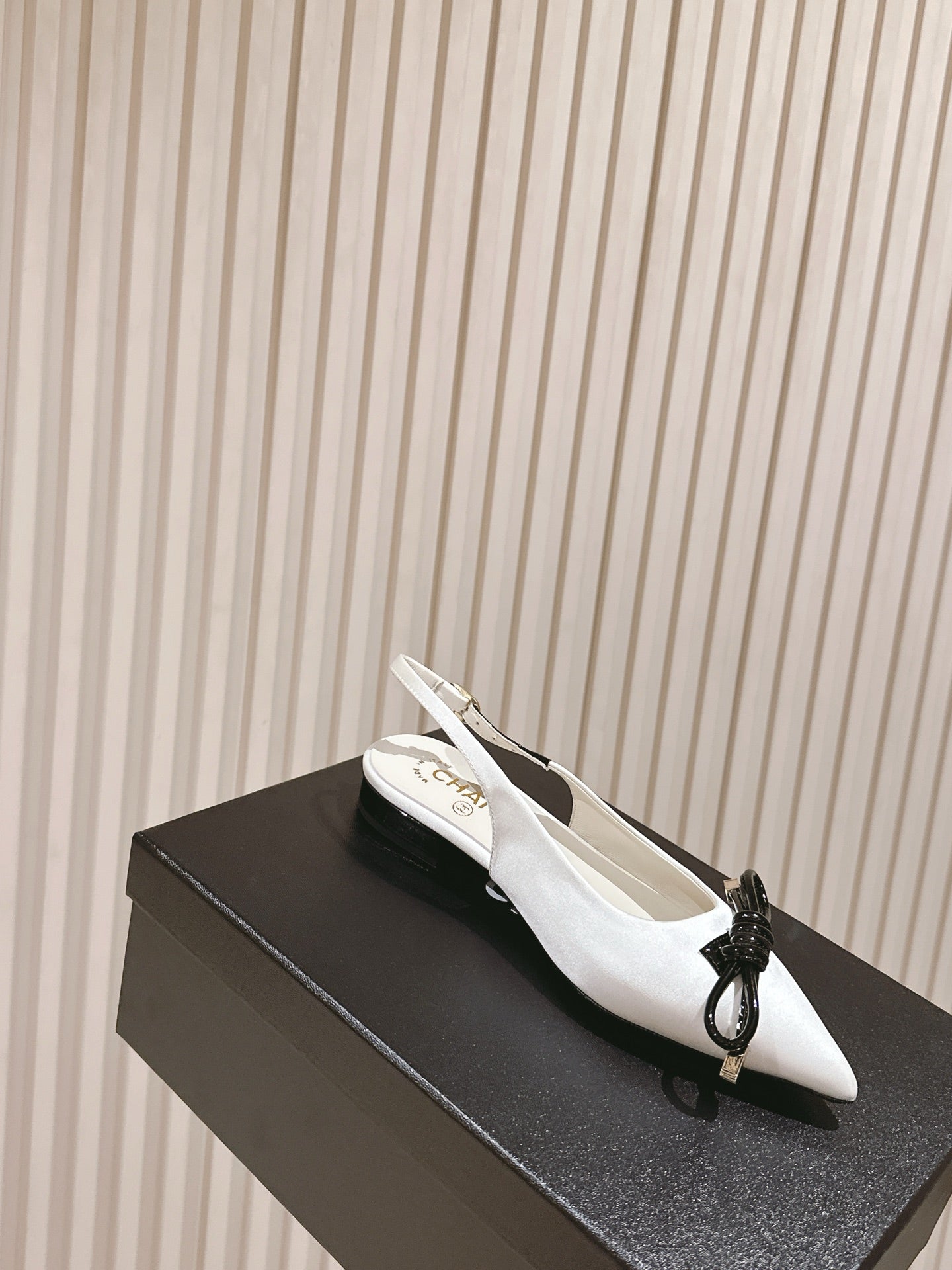 CC 26s Slingback Flat White Satin Sheepskin 658475