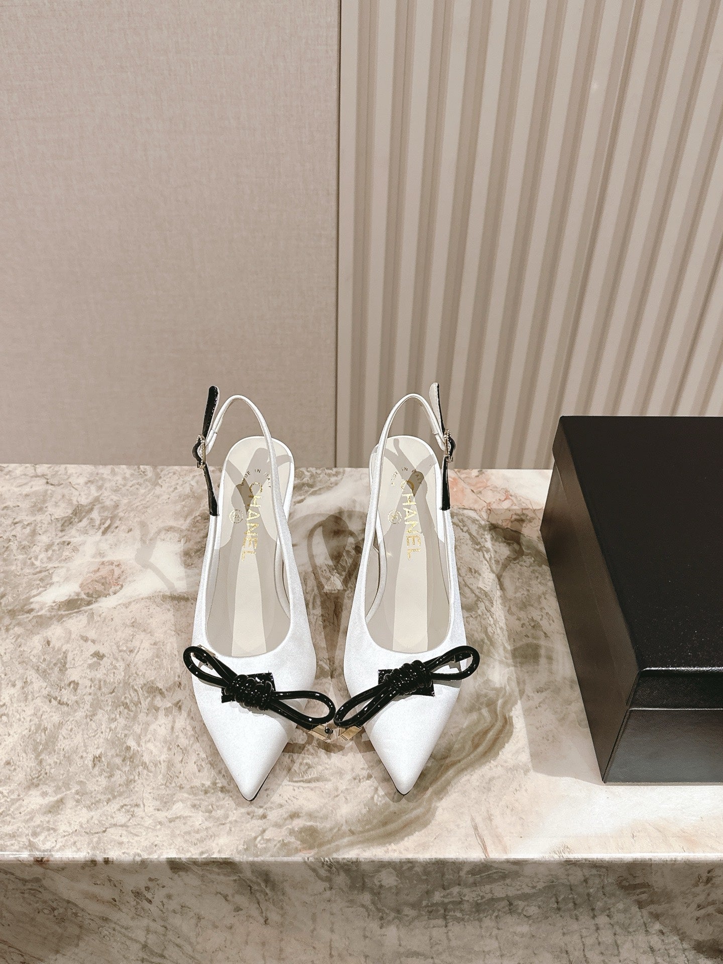 CC 26s Slingback 85 White Satin Sheepskin 658478