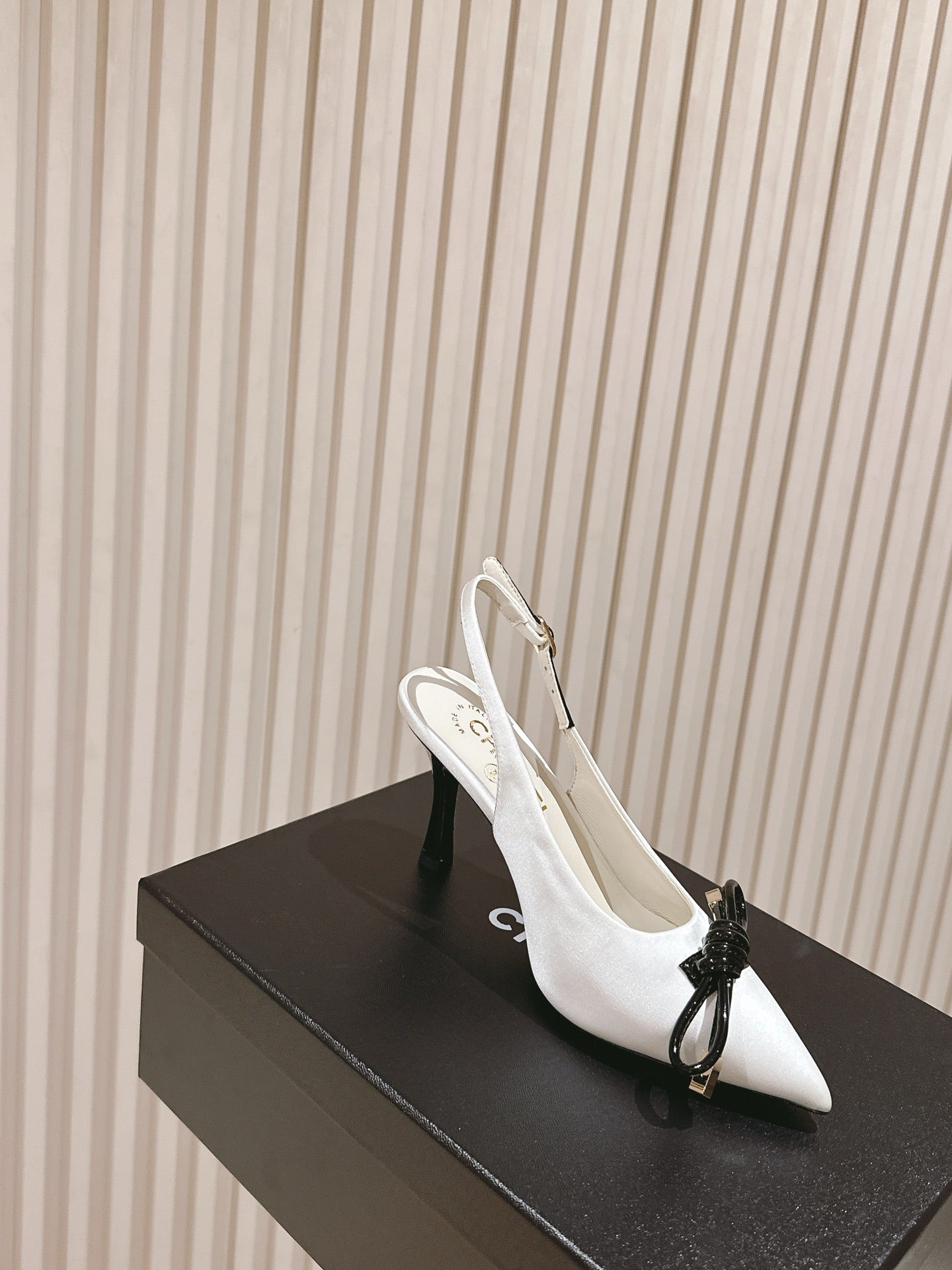 CC 26s Slingback 85 White Satin Sheepskin 658478