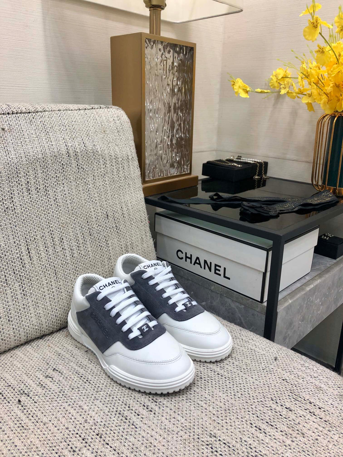 CC 24C Sneaker White Grey Suede Sheepskin 688656