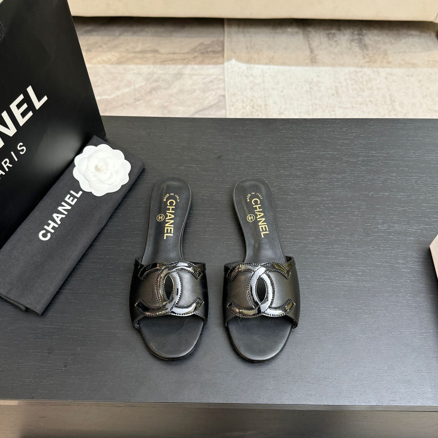 CC 2026 Flat Slippers Black Sheepskin Double C 700456