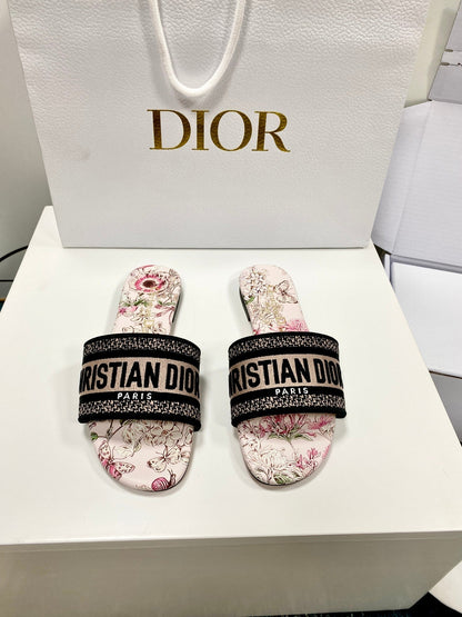 CD 26s Embroidered Sandals Light Pink Black Canvas Leather 683010