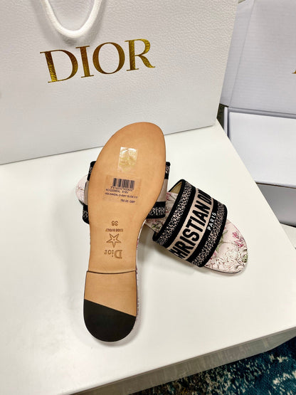 CD 26s Embroidered Sandals Light Pink Black Canvas Leather 683010