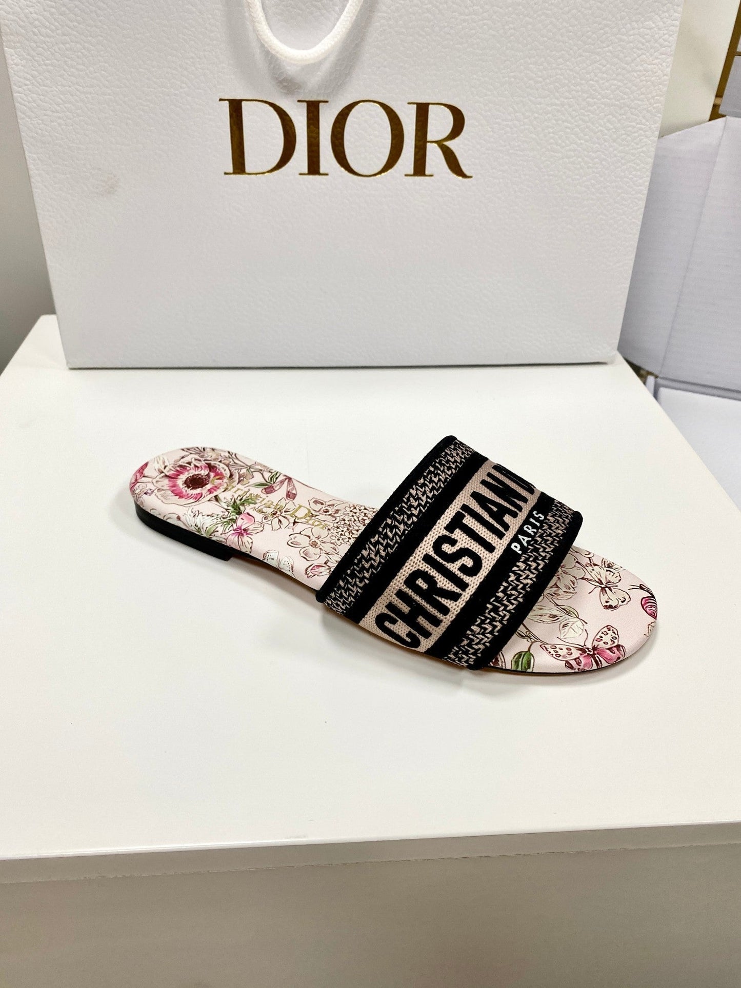 CD 26s Embroidered Sandals Light Pink Black Canvas Leather 683010