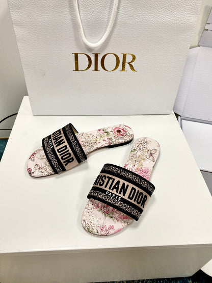 CD 26s Embroidered Sandals Light Pink Black Canvas Leather 683010