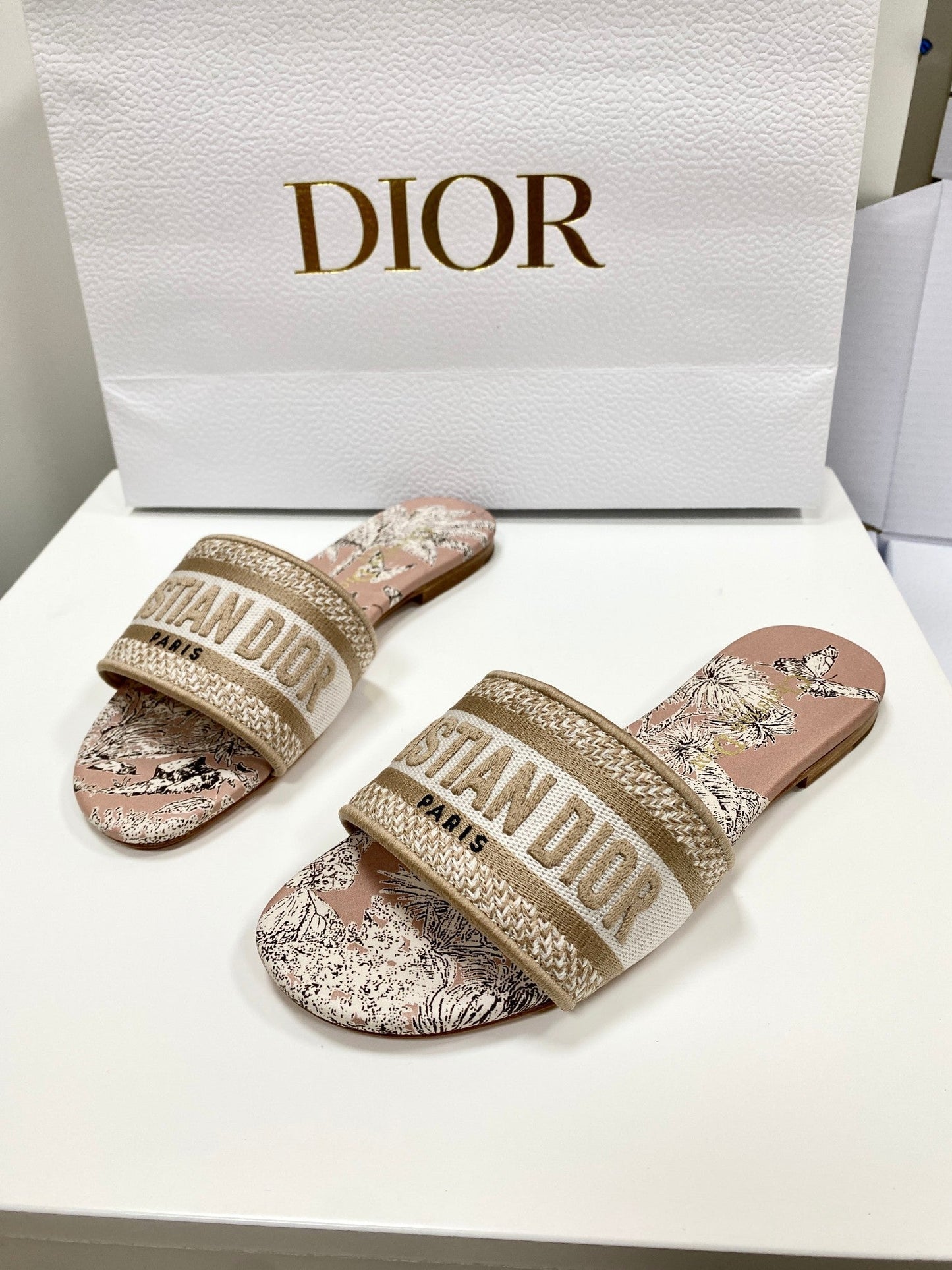 CD 26s Embroidered Sandals Pink Nude Gold Canvas Leather 683012