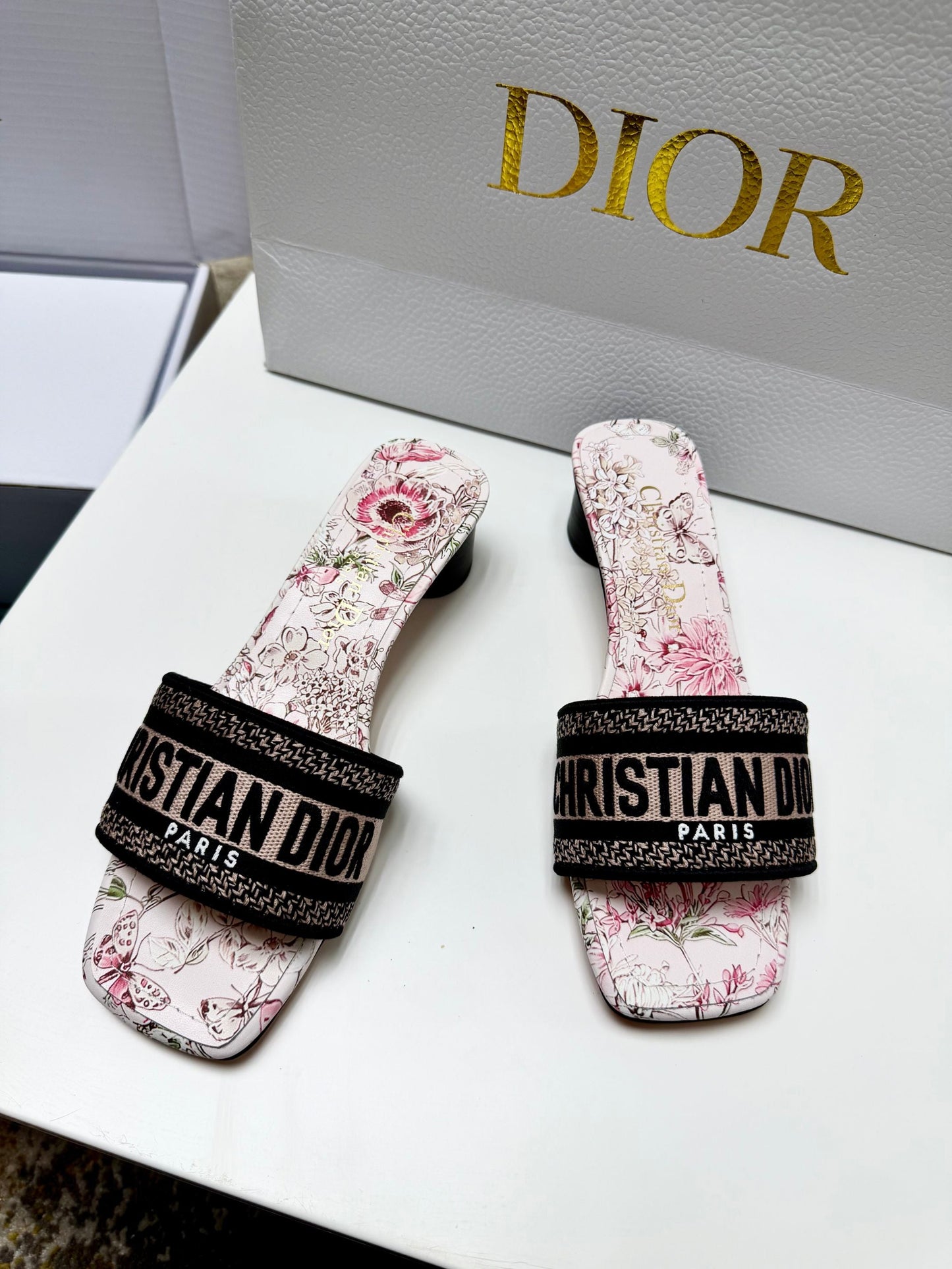 CD 26s Embroidered Sandals Light Pink Black Canvas Leather 683010