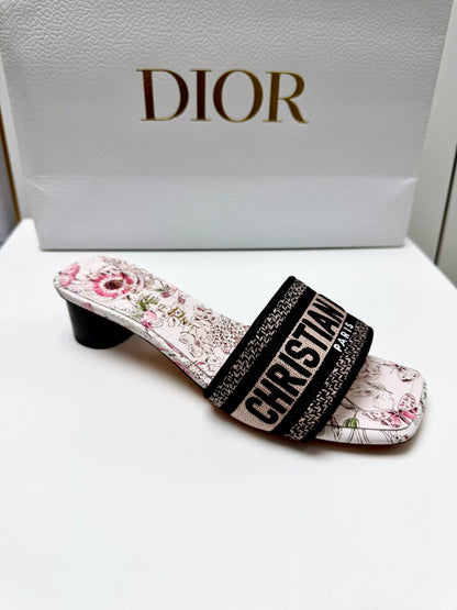 CD 26s Embroidered Sandals Light Pink Black Canvas Leather 683010