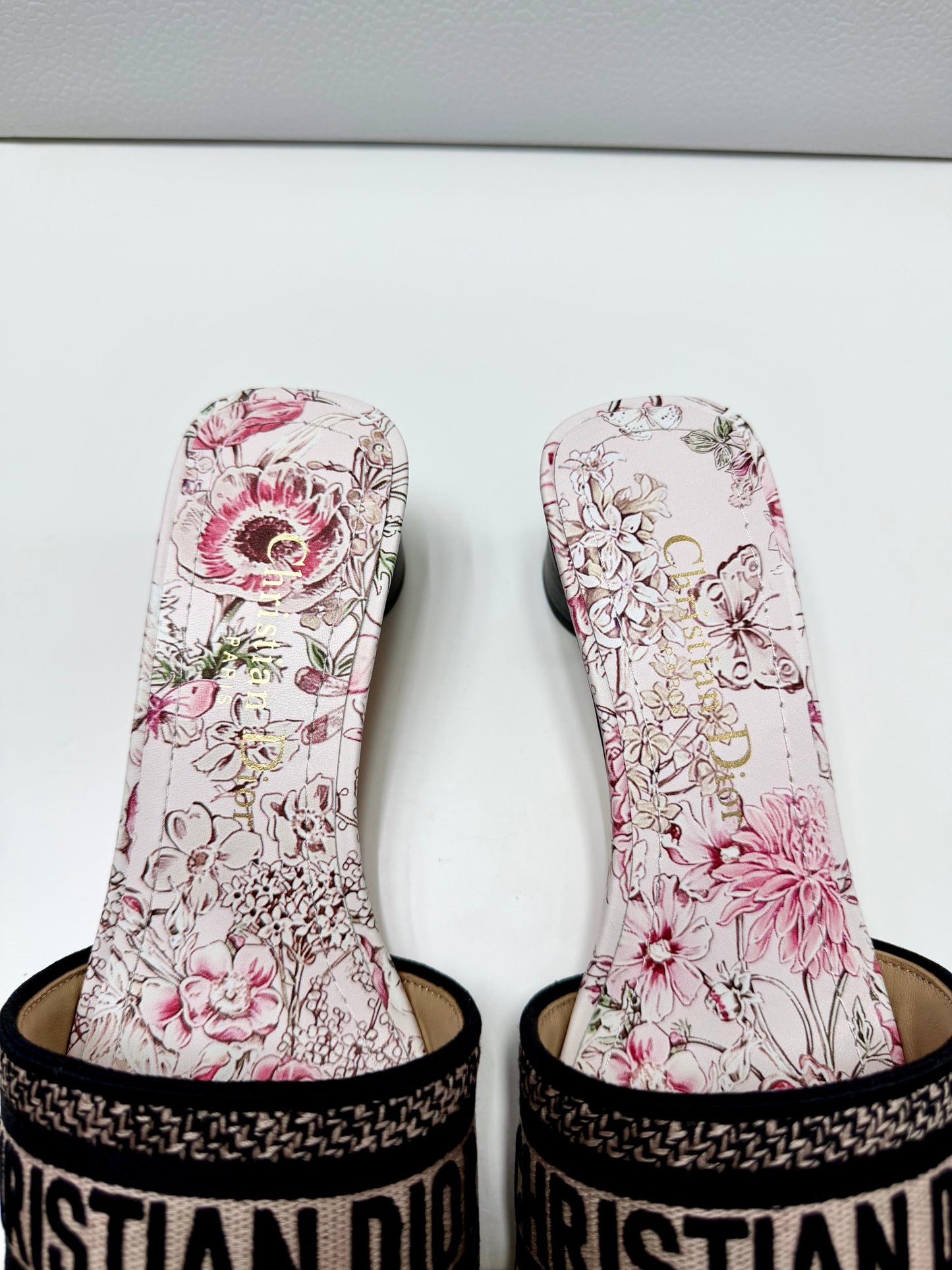 CD 26s Embroidered Sandals Light Pink Black Canvas Leather 683010